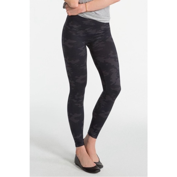 NWT SPANX Black Camo Look at Me Now Seamless Legging - Picture 11 of 13